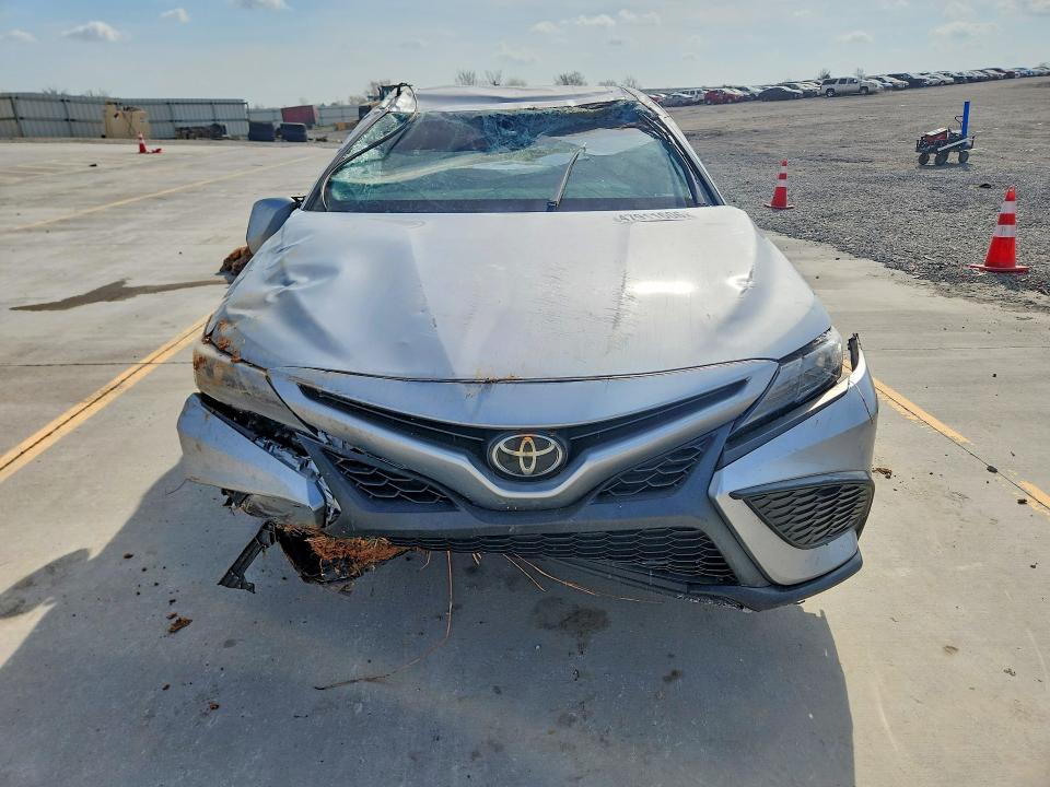 47911606 :رقم المزاد ، 4T1G11AK7NU695719 vin ، 2022 Toyota Camry مزاد بيع