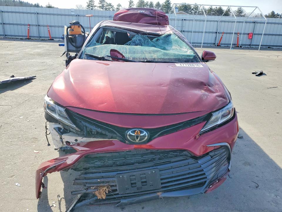 47728816 :رقم المزاد ، 4T1C11BK9NU067786 vin ، 2022 Toyota Camry مزاد بيع