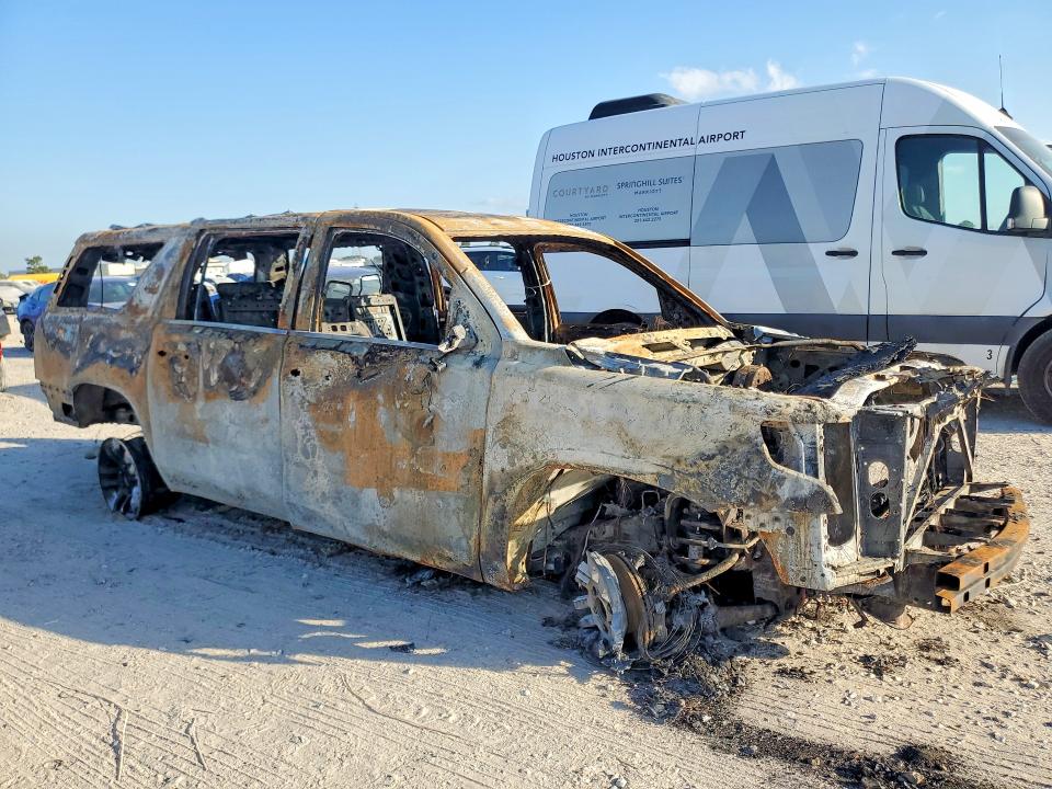 Продажа на аукционе авто 2019 Chevrolet Suburban, vin: 1GNSCHKC8KR138154, номер лота: 79479495