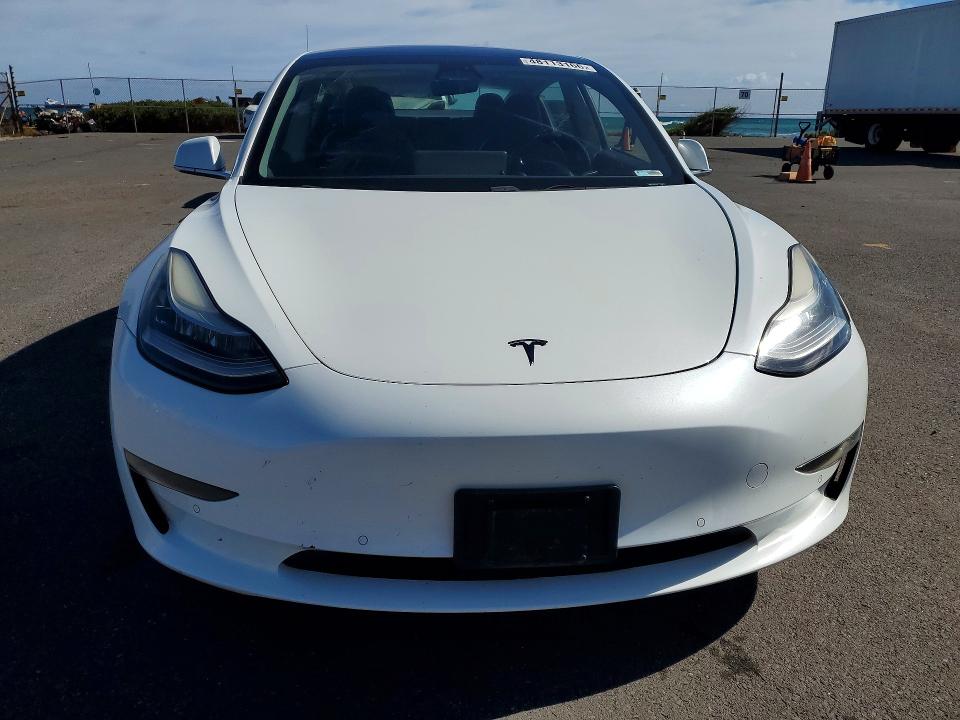 48113166 :رقم المزاد ، 5YJ3E1EA2JF098828 vin ، 2018 Tesla Model 3 مزاد بيع