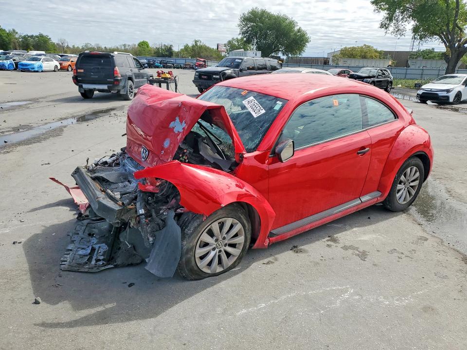 46165526 :رقم المزاد ، 3VWF17AT3HM628956 vin ، 2017 Volkswagen Beetle مزاد بيع