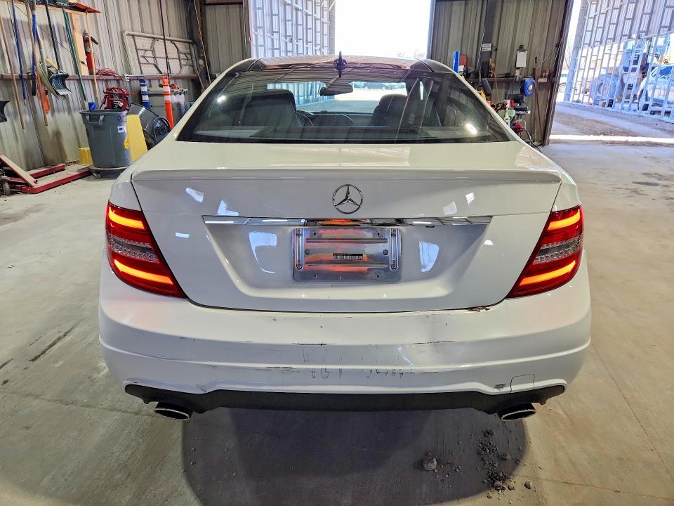 2015 Mercedes-benz C მანქანა იყიდება აუქციონზე, vin: WDDGJ8JB2FG415479, აუქციონის ნომერი: 79466625