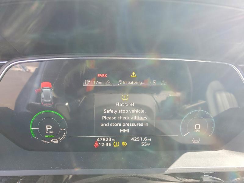 47777686 :رقم المزاد ، WA1AAAGE2NB043236 vin ، 2022 Audi E-tron مزاد بيع
