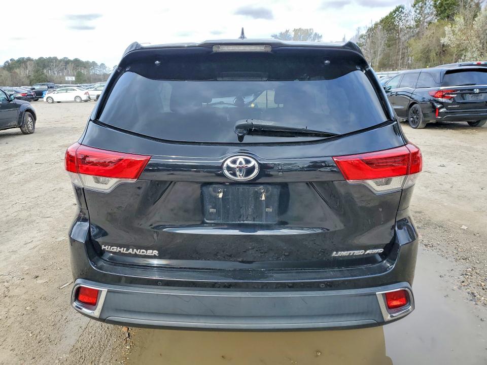 Продажа на аукционе авто 2018 Toyota Highlander, vin: 5TDDZRFHXJS865890, номер лота: 46132896
