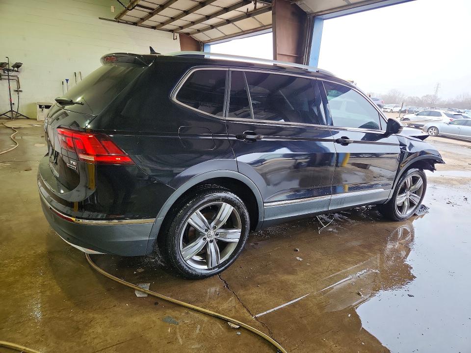 Продажа на аукционе авто 2018 Volkswagen Tiguan, vin: 3VV4B7AX4JM196508, номер лота: 45489746