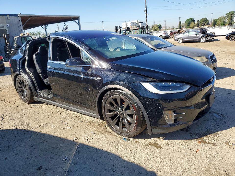 75692515 :رقم المزاد ، 5YJXCAE2XJF113494 vin ، 2018 Tesla Model X مزاد بيع