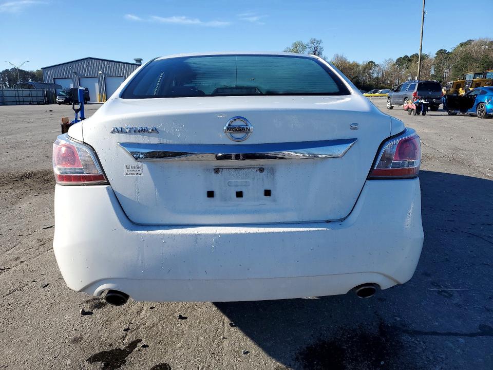 2015 Nissan Altima მანქანა იყიდება აუქციონზე, vin: 1N4AL3AP2FC253018, აუქციონის ნომერი: 46005336