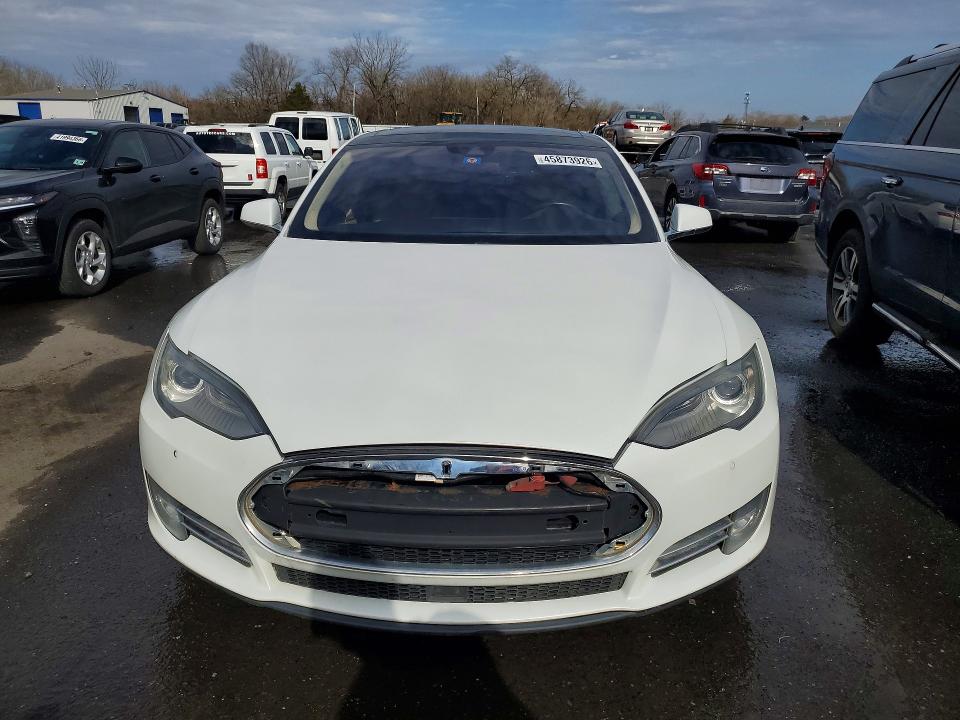 45873926 :رقم المزاد ، 5YJSA1H22FF095883 vin ، 2015 Tesla Model S مزاد بيع