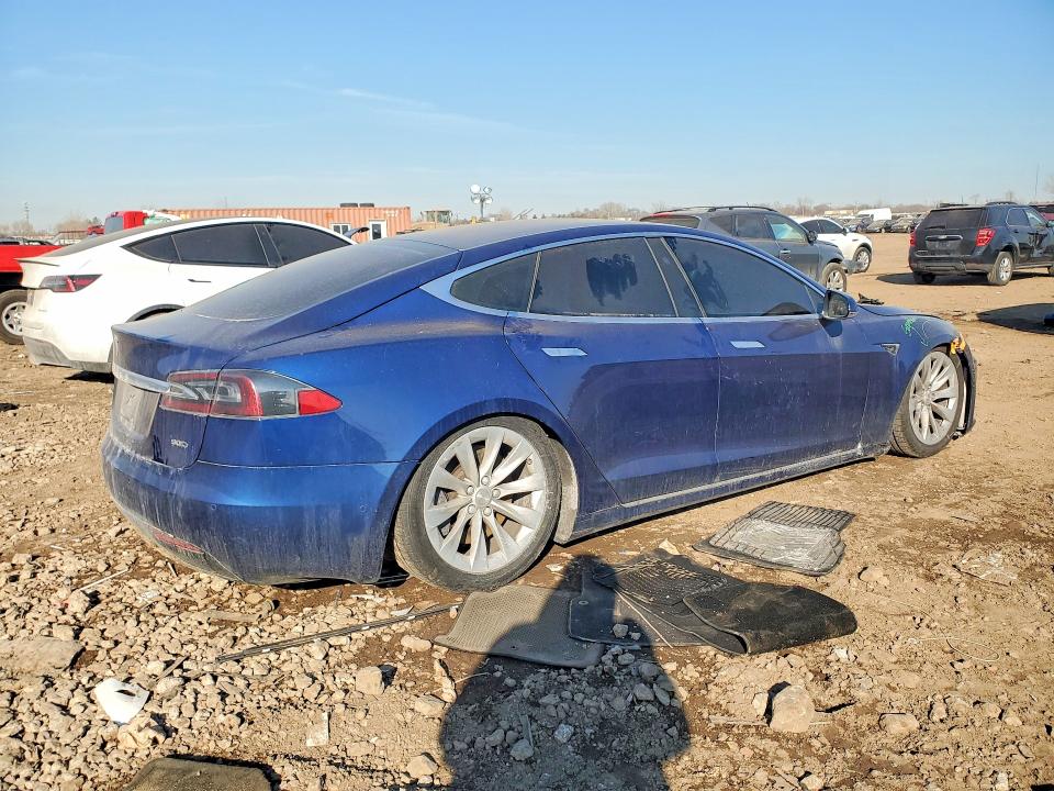 79196665 :رقم المزاد ، 5YJSA1E22HF200395 vin ، 2017 Tesla Model S مزاد بيع