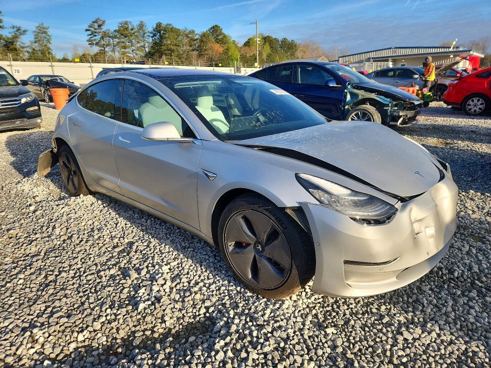 46574256 :رقم المزاد ، 5YJ3E1EBXJF074821 vin ، 2018 Tesla Model 3 مزاد بيع