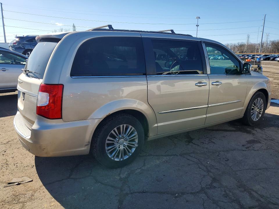 41728256 :رقم المزاد ، 2C4RC1CG3DR534652 vin ، 2013 Chrysler Town & Country مزاد بيع