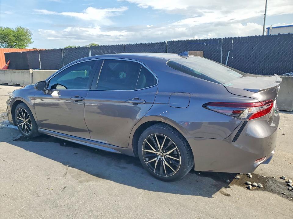 47260416 :رقم المزاد ، 4T1G11AK9NU646893 vin ، 2022 Toyota Camry مزاد بيع