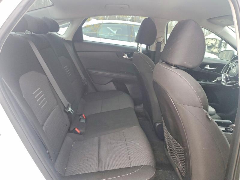 45761276 :رقم المزاد ، 3KPF54AD4ME348398 vin ، 2021 Kia Forte مزاد بيع