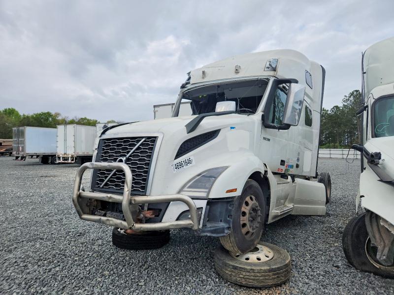 46961646 :رقم المزاد ، 4V4NC9EH9LN242166 vin ، 2020 Volvo Vn مزاد بيع