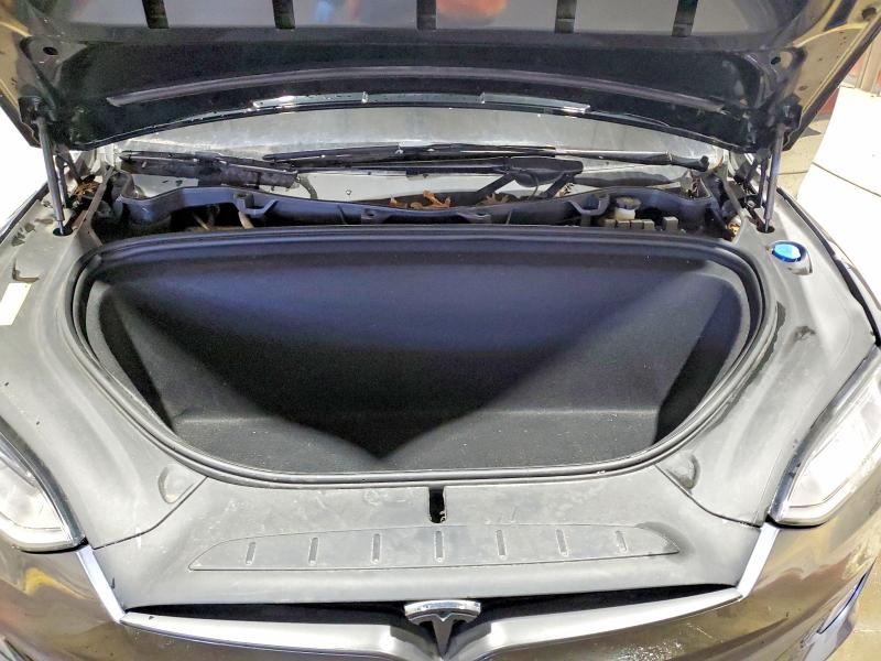 46483666 :رقم المزاد ، 5YJXCBE25HF043595 vin ، 2017 Tesla Model X مزاد بيع