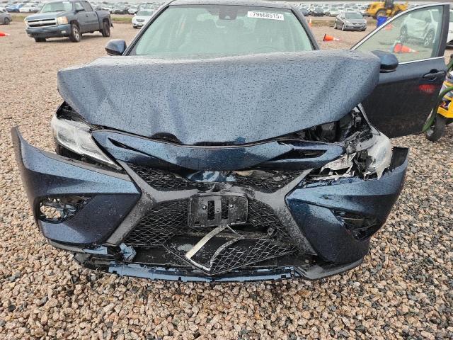 79668515 :رقم المزاد ، 4T1B11HK6KU702624 vin ، 2019 Toyota Camry مزاد بيع