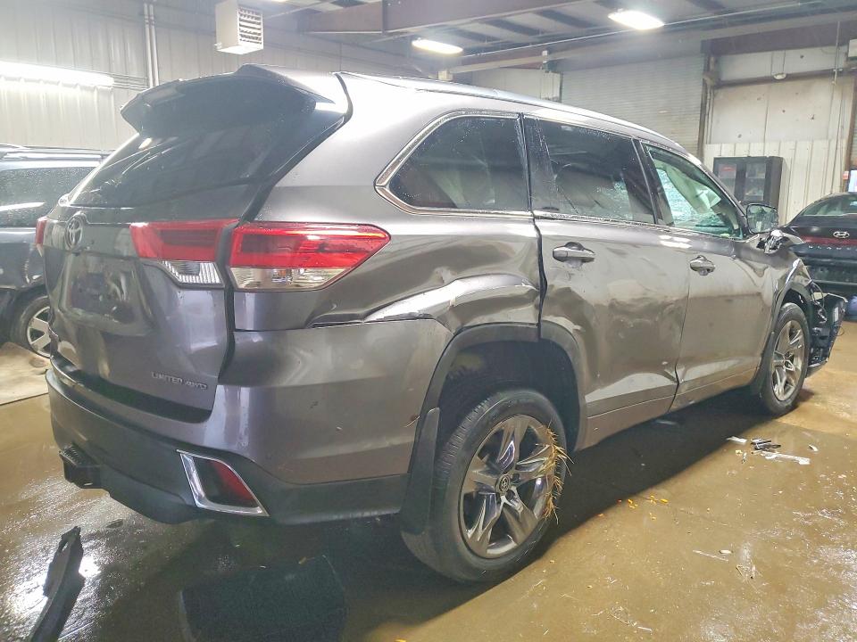 2018 Toyota Highlander მანქანა იყიდება აუქციონზე, vin: 5TDDZRFH3JS873958, აუქციონის ნომერი: 41584046