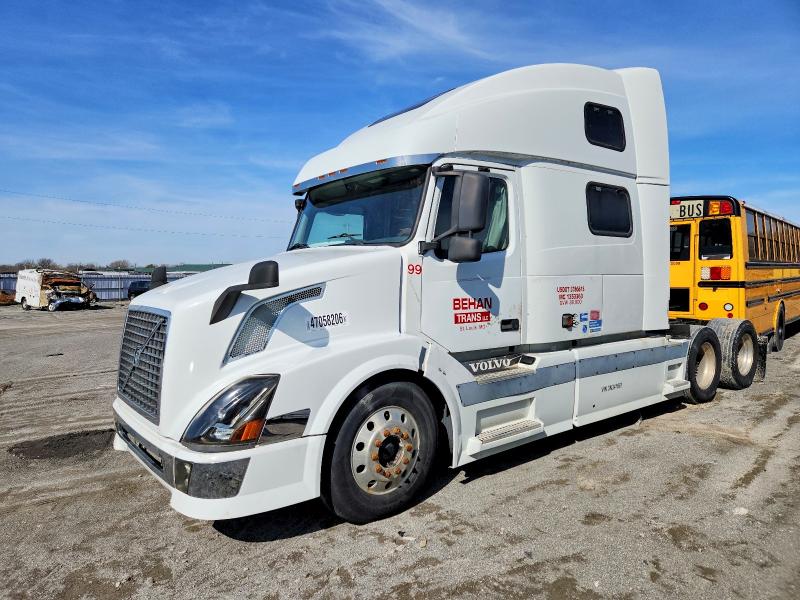 47058206 :رقم المزاد ، 4V4NC9TJX3N341861 vin ، 2003 Volvo Vnl مزاد بيع