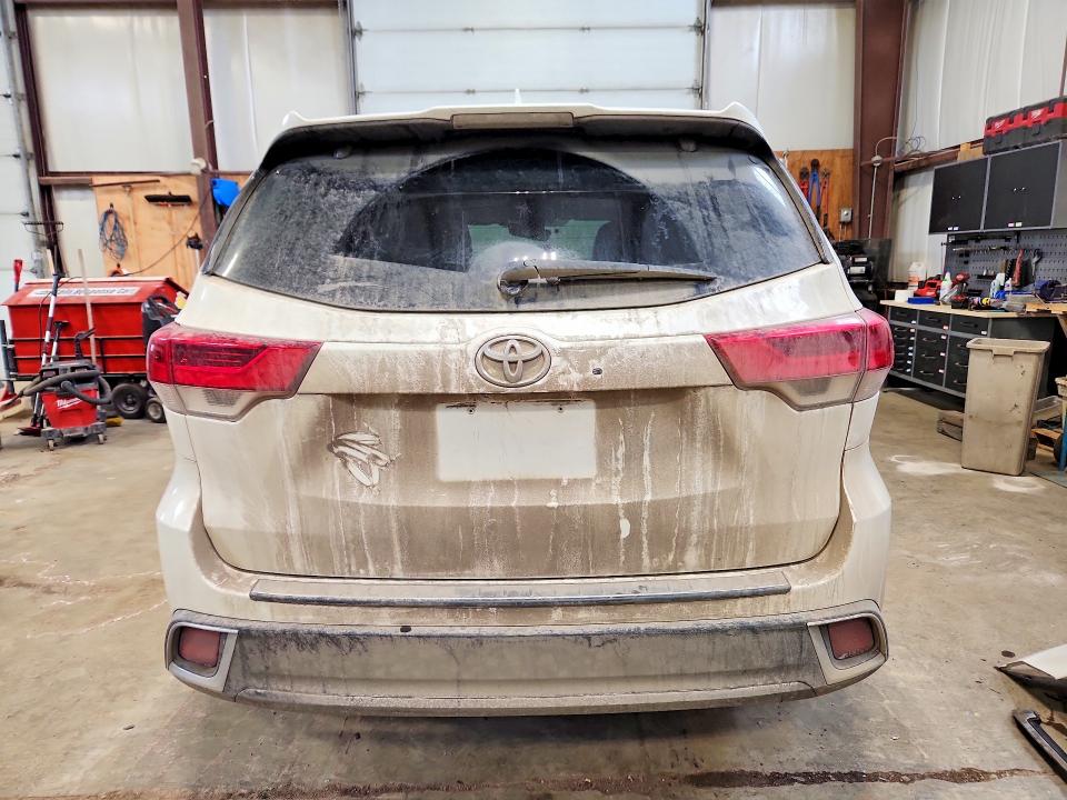 79780645 :رقم المزاد ، 5TDJZRFH1JS553203 vin ، 2018 Toyota Highlander مزاد بيع