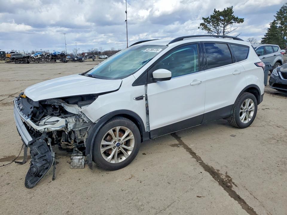 45786726 :رقم المزاد ، 1FMCU0GDXJUA08882 vin ، 2018 Ford Escape مزاد بيع