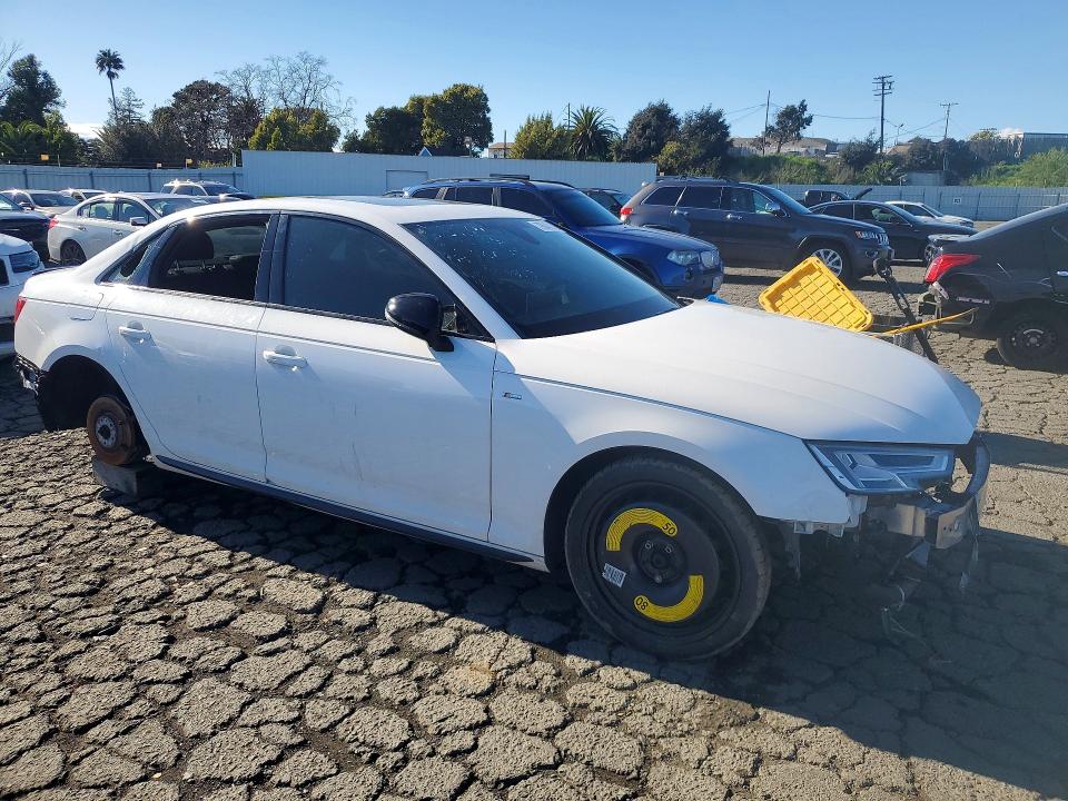 Продаж на аукціоні авто 2019 Audi A4, vin: WAUENAF41KA018119, номер лоту: 79845215