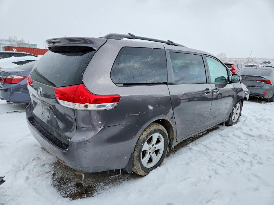 Продажа на аукционе авто 2014 Toyota Sienna, vin: 5TDKK3DC8ES476963, номер лота: 45604256