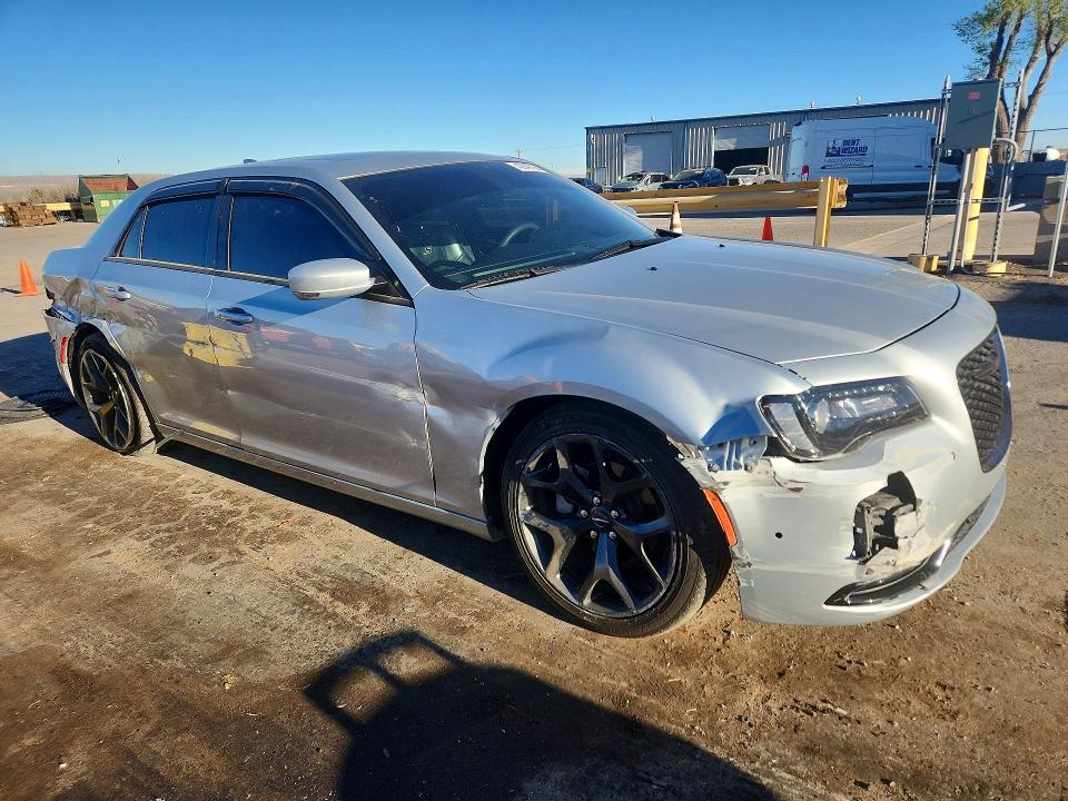 45642736 :رقم المزاد ، 2C3CCABGXPH537568 vin ، 2023 Chrysler 300 مزاد بيع