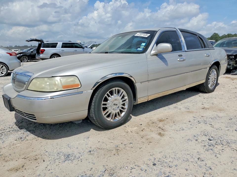 47537436 :رقم المزاد ، 1LNHM82V16Y637239 vin ، 2006 Linc Town Car مزاد بيع