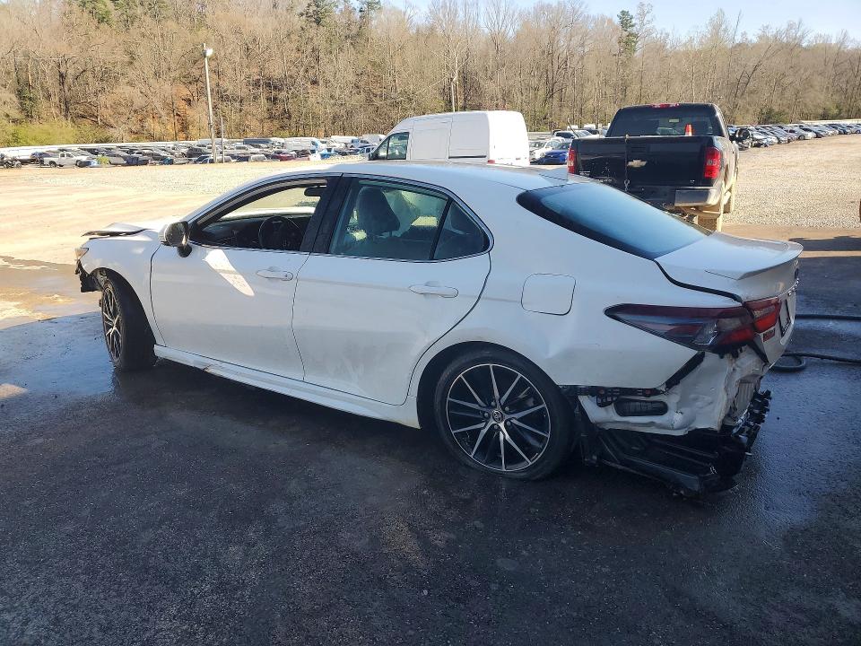 41669926 :رقم المزاد ، 4T1G11AK6NU073192 vin ، 2022 Toyota Camry مزاد بيع