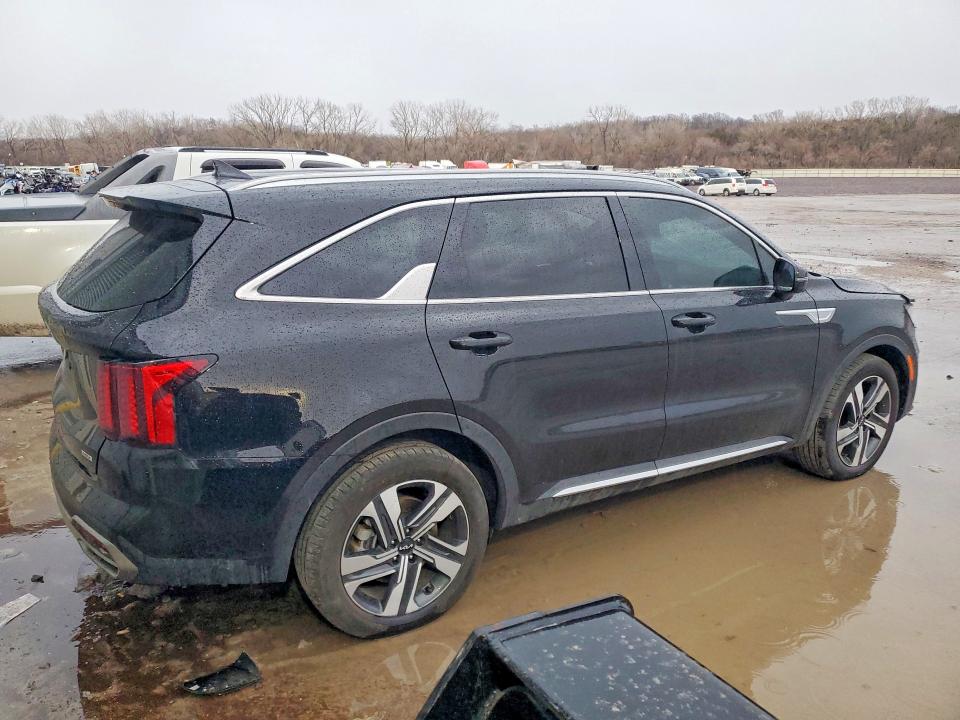 Продажа на аукционе авто 2023 Kia Sorento Hybrid, vin: KNDRHDLG8P5213338, номер лота: 79105915