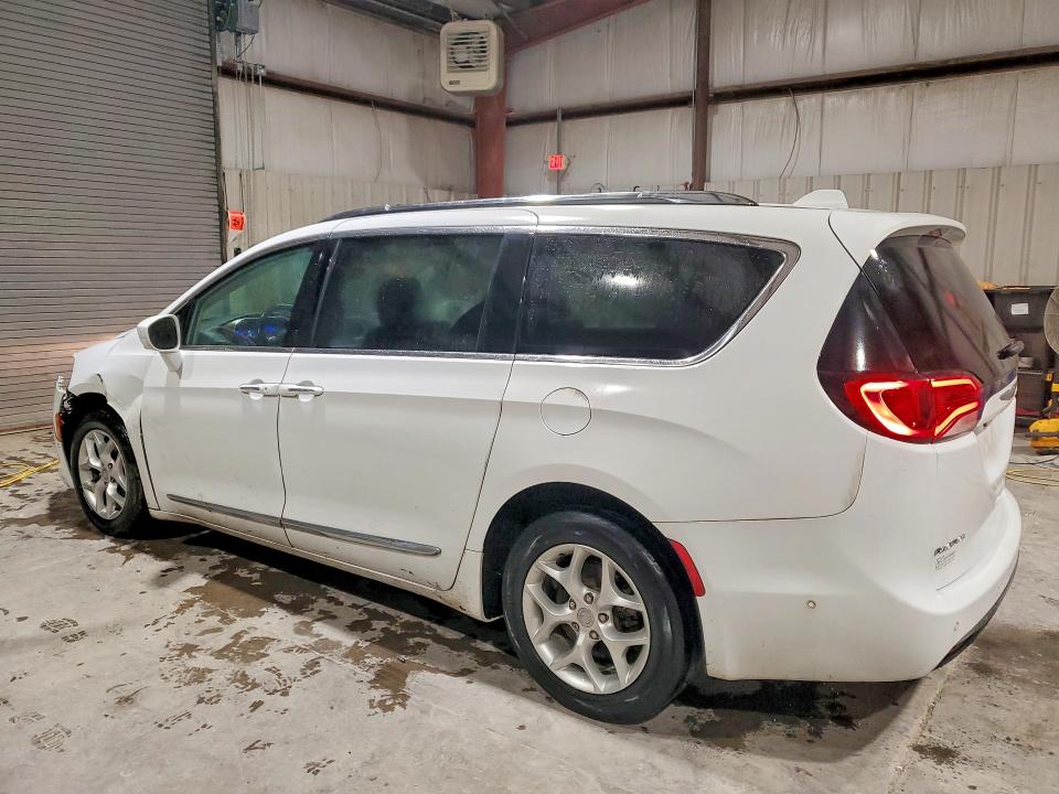45631656 :رقم المزاد ، 2C4RC1EG2JR111103 vin ، 2018 Chrysler Pacifica مزاد بيع