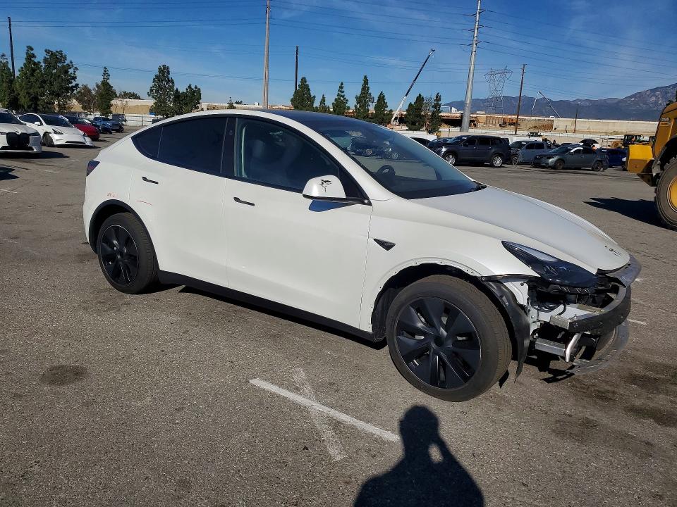 2024 Tesla Model Y მანქანა იყიდება აუქციონზე, vin: 7SAYGDEDXRF201522, აუქციონის ნომერი: 79655015