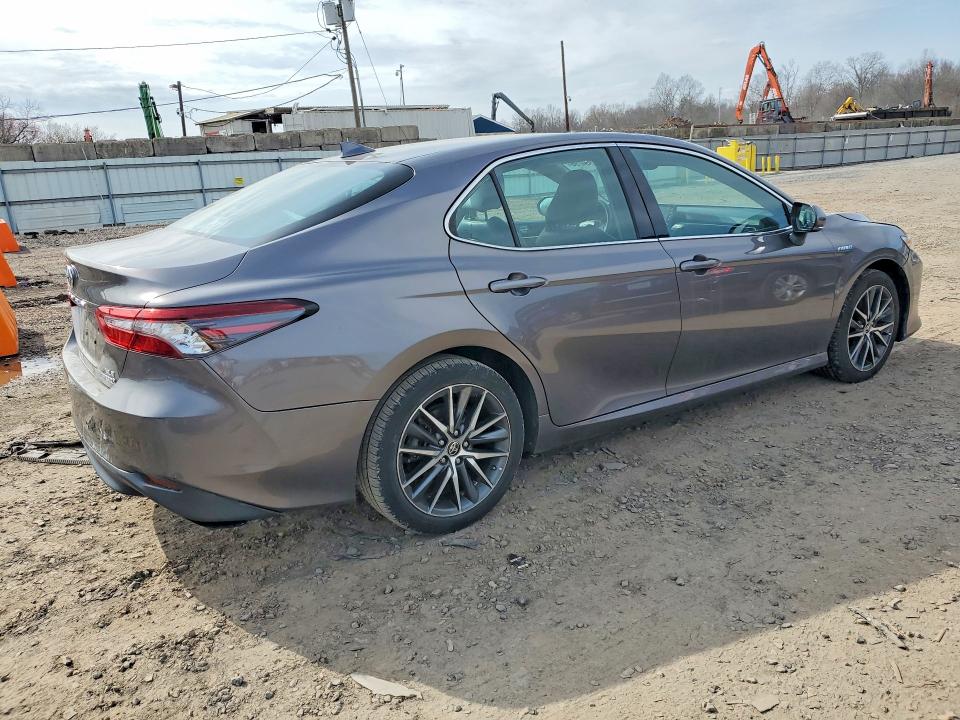 47260796 :رقم المزاد ، 4T1F31AK2MU020090 vin ، 2021 Toyota Camry Hybrid مزاد بيع