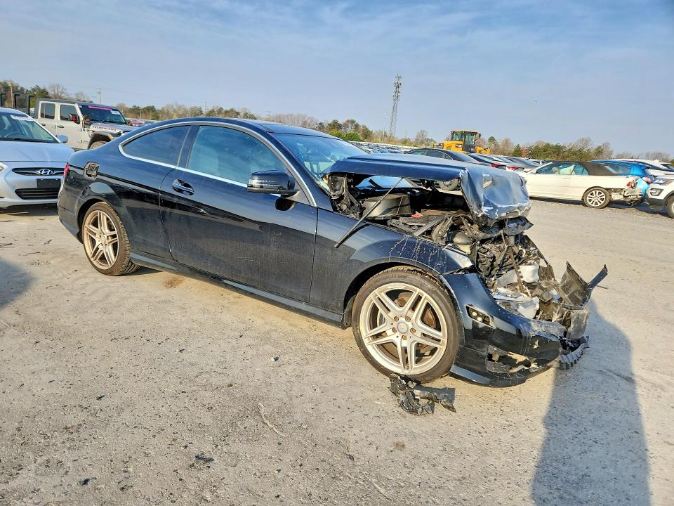 47757316 :رقم المزاد ، WDDGJ4HB2FG361261 vin ، 2015 Mercedes-benz C مزاد بيع