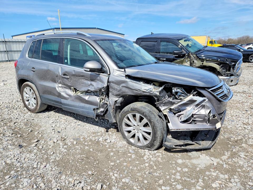 47627646 :رقم المزاد ، WVGBV75NX9W520977 vin ، 2009 Volkswagen Tiguan مزاد بيع