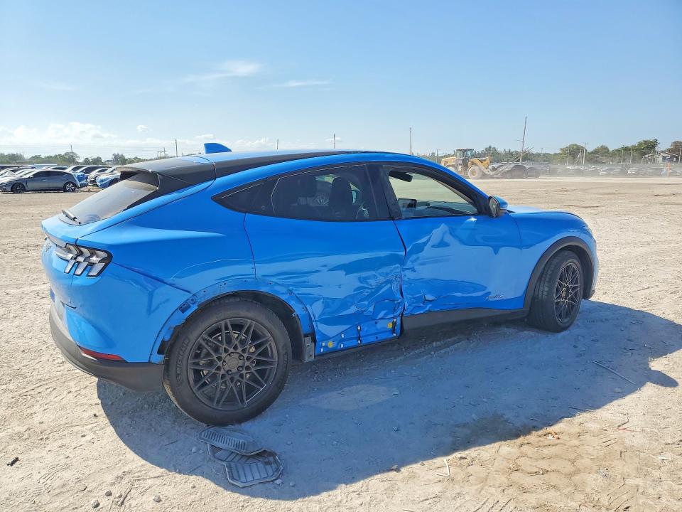 47572736 :رقم المزاد ، 3FMTK1RM3NMA20133 vin ، 2022 Ford Mustang Mach-e مزاد بيع