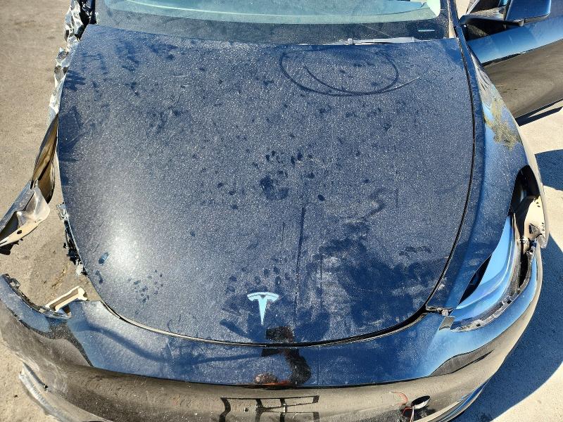 41604876 :رقم المزاد ، 7SAYGDEE8NF552559 vin ، 2022 Tesla Y مزاد بيع