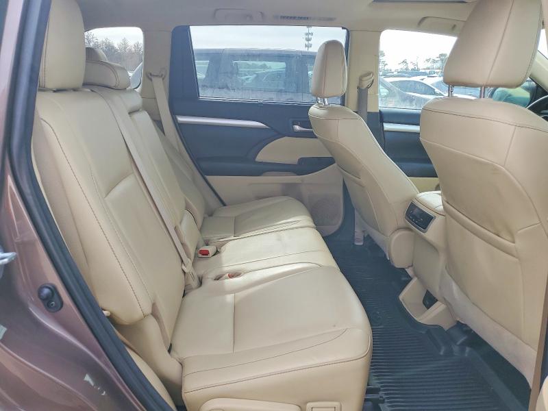 Продажа на аукционе авто 2018 Toyota Highlander, vin: 5TDJZRFH1JS902201, номер лота: 78231915