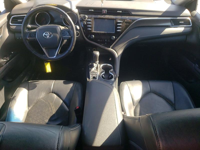 79717375 :رقم المزاد ، 4T1B61HK0JU599085 vin ، 2018 Toyota Camry مزاد بيع
