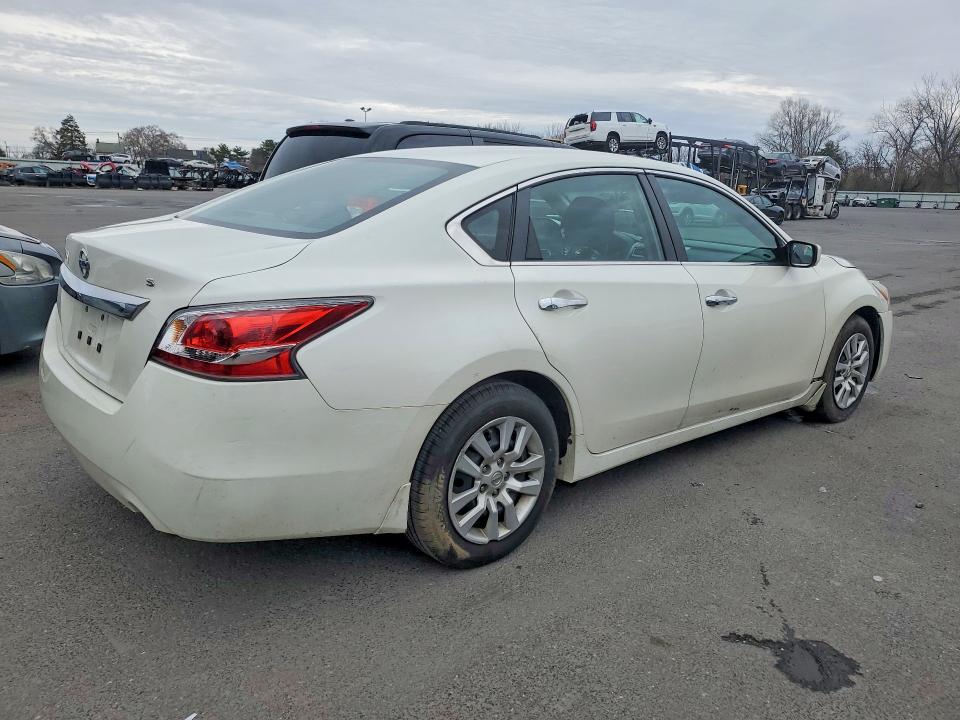 2015 Nissan Altima მანქანა იყიდება აუქციონზე, vin: 1N4AL3AP9FC469125, აუქციონის ნომერი: 47900226