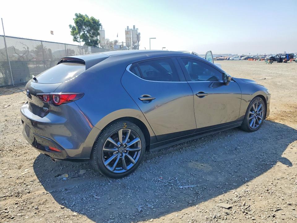 47315906 :رقم المزاد ، JM1BPAKL0N1518368 vin ، 2022 Mazda 3 مزاد بيع