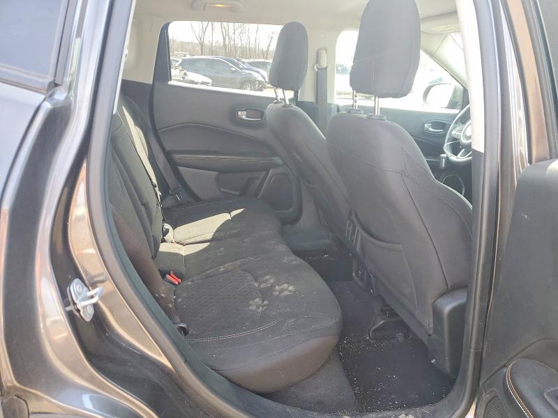 48030326 :رقم المزاد ، 3C4NJDAB7JT419154 vin ، 2018 Jeep Compass مزاد بيع