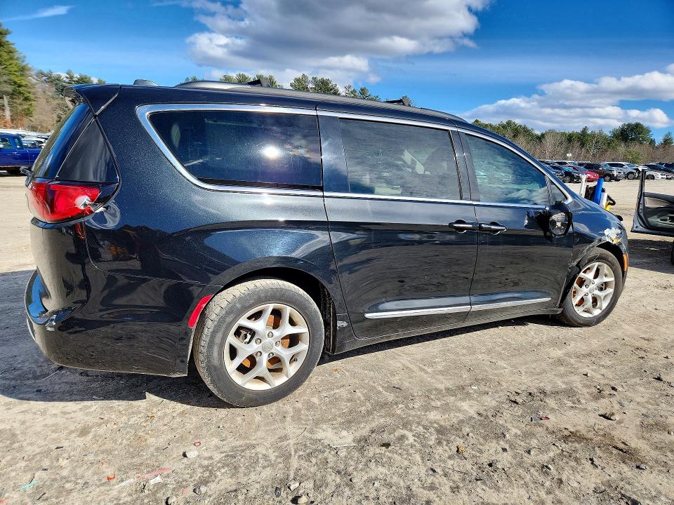 46114536 :رقم المزاد ، 2C4RC1BG4HR552455 vin ، 2017 Chrysler Pacifica مزاد بيع