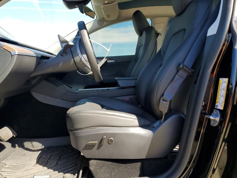 46193906 :رقم المزاد ، 7SAYGAEE7SF272187 vin ، 2025 Tesla Model Y مزاد بيع