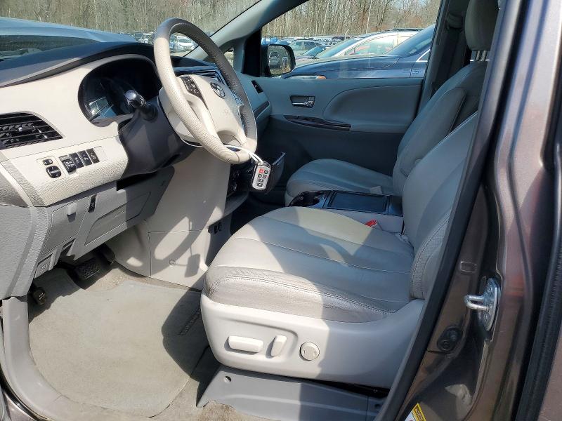 47684206 :رقم المزاد ، 5TDDK3DC3ES080819 vin ، 2014 Toyota Sienna مزاد بيع