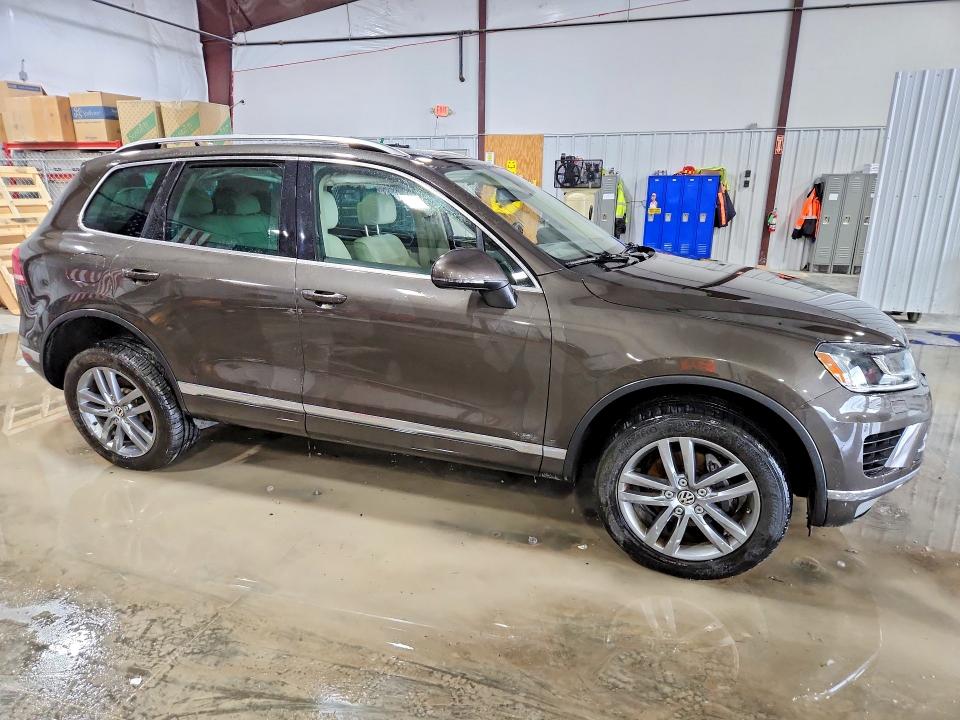 45511576 :رقم المزاد ، WVGEF9BP6FD007020 vin ، 2015 Volkswagen Touareg مزاد بيع