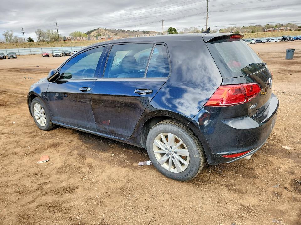 45569396 :رقم المزاد ، 3VW117AU8HM032406 vin ، 2017 Volkswagen Golf مزاد بيع