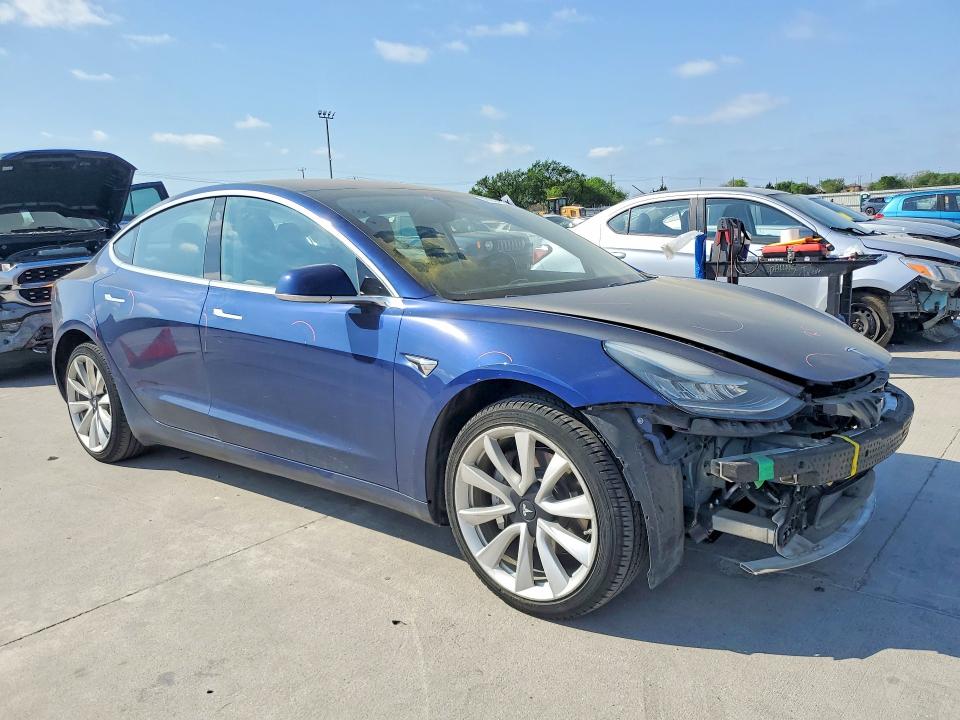 47637776 :رقم المزاد ، 5YJ3E1EA7JF109449 vin ، 2018 Tesla Model 3 مزاد بيع