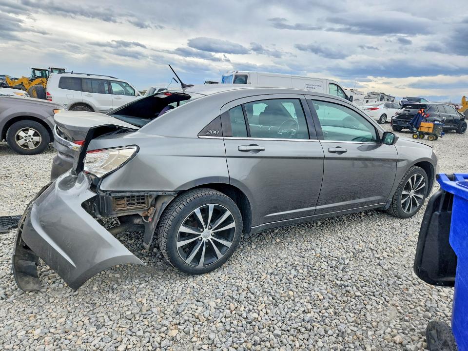 2013 Chrysler 200 მანქანა იყიდება აუქციონზე, vin: 1C3CCBBG1DN718230, აუქციონის ნომერი: 47240536
