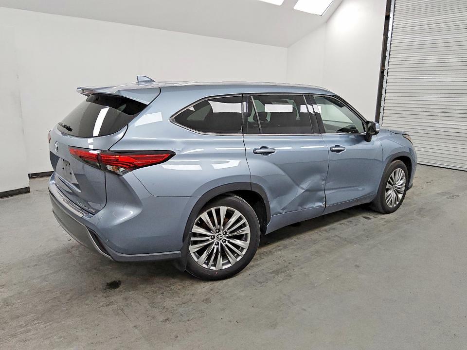 76465285 :رقم المزاد ، 5TDFZRBH1NS215737 vin ، 2022 Toyota Highlander مزاد بيع